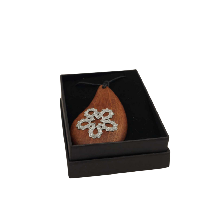 Lesen obesek s čipko - velik