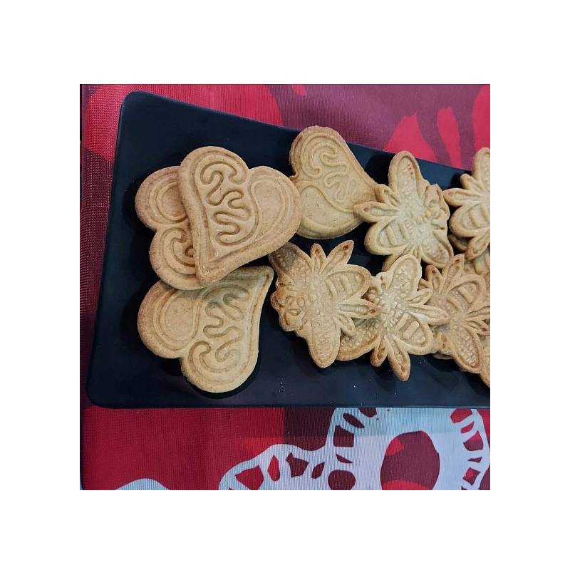 Medeni piškot čebela