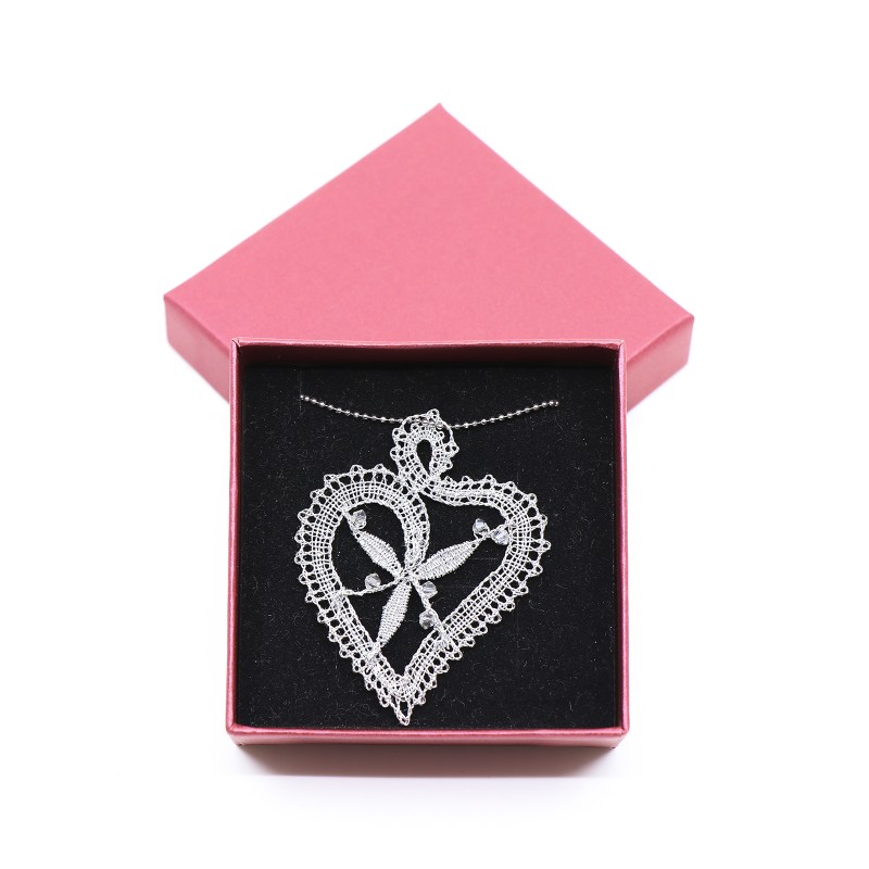 Ogrlica s čipko srček