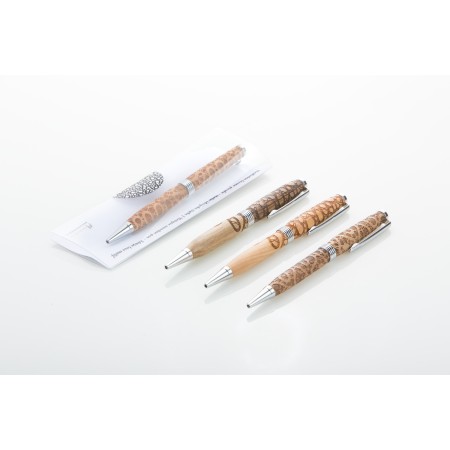 Leseno pisalo z motivom idrijske čipke