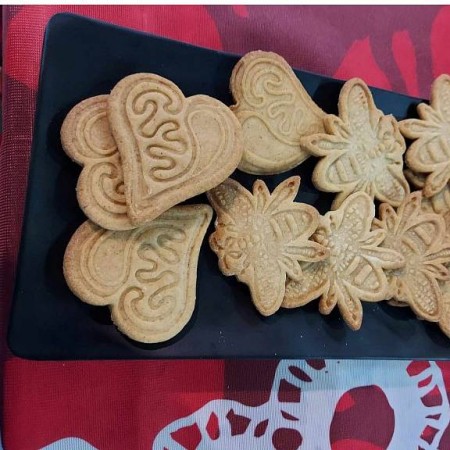 Medeni piškot čebela