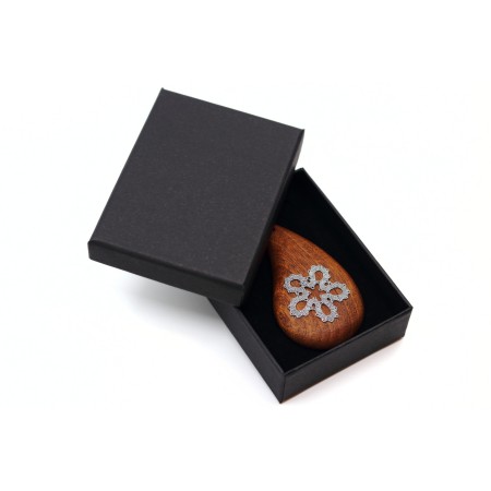 Lesen obesek s čipko - velik