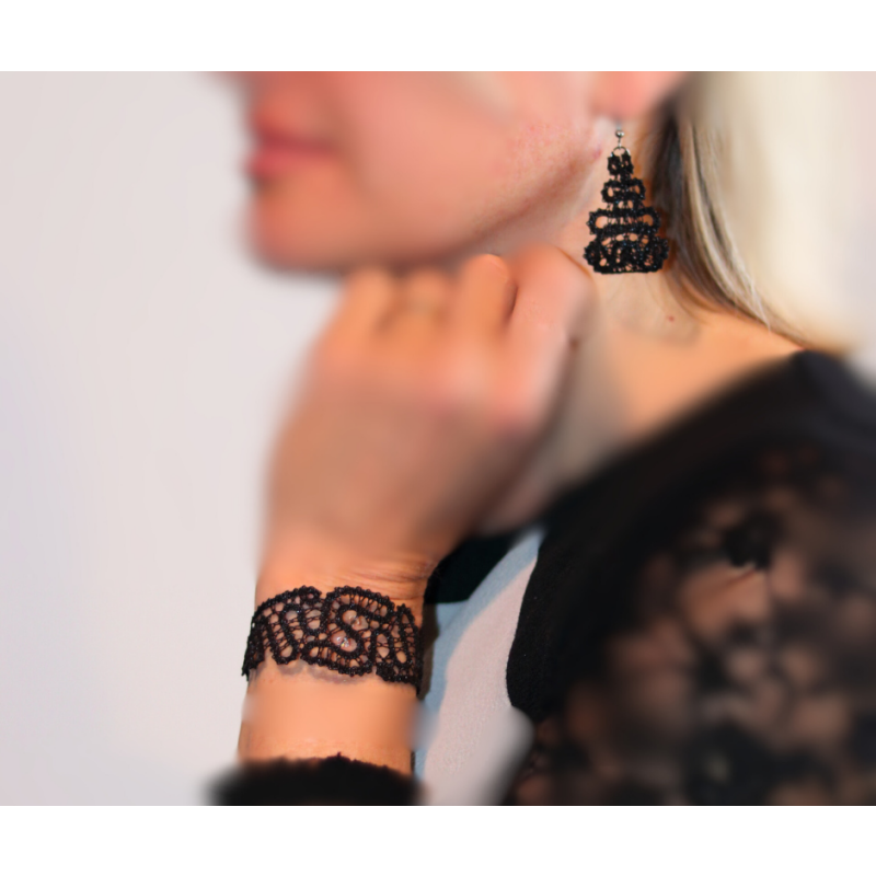 Klekljana zapestnica črna