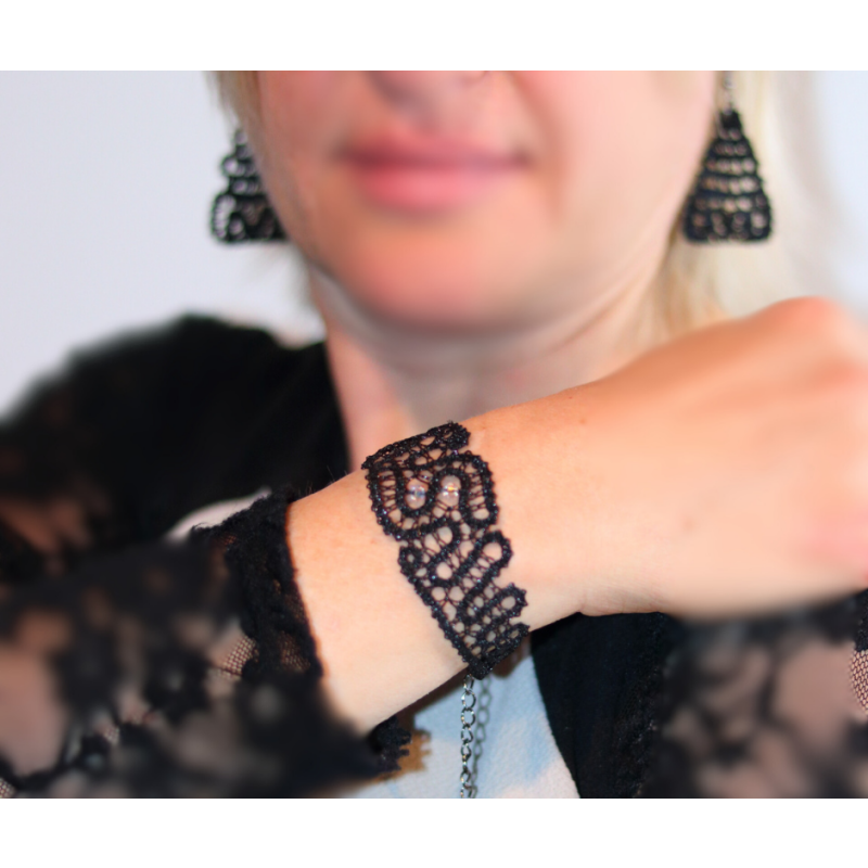 Klekljana zapestnica črna