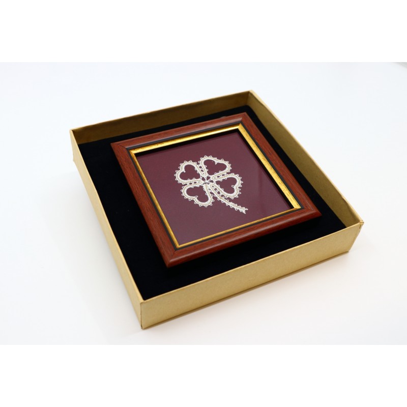 Klekljana čipka v okvirju Deteljica