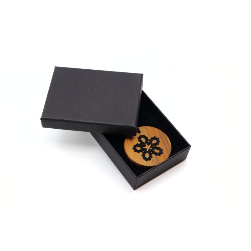 Lesen obesek s čipko - velik